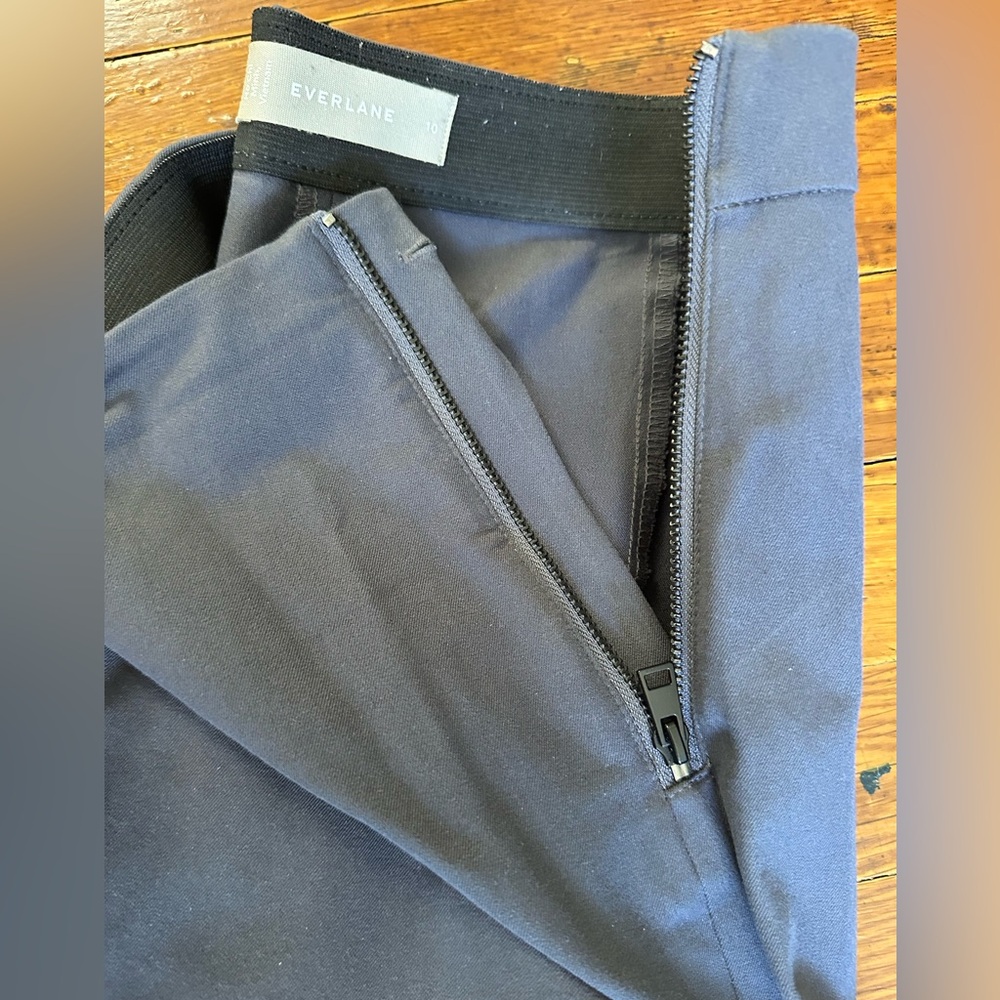 LIKE NEW Everlane Side-Zip Stretch Cotton Pant in Grey